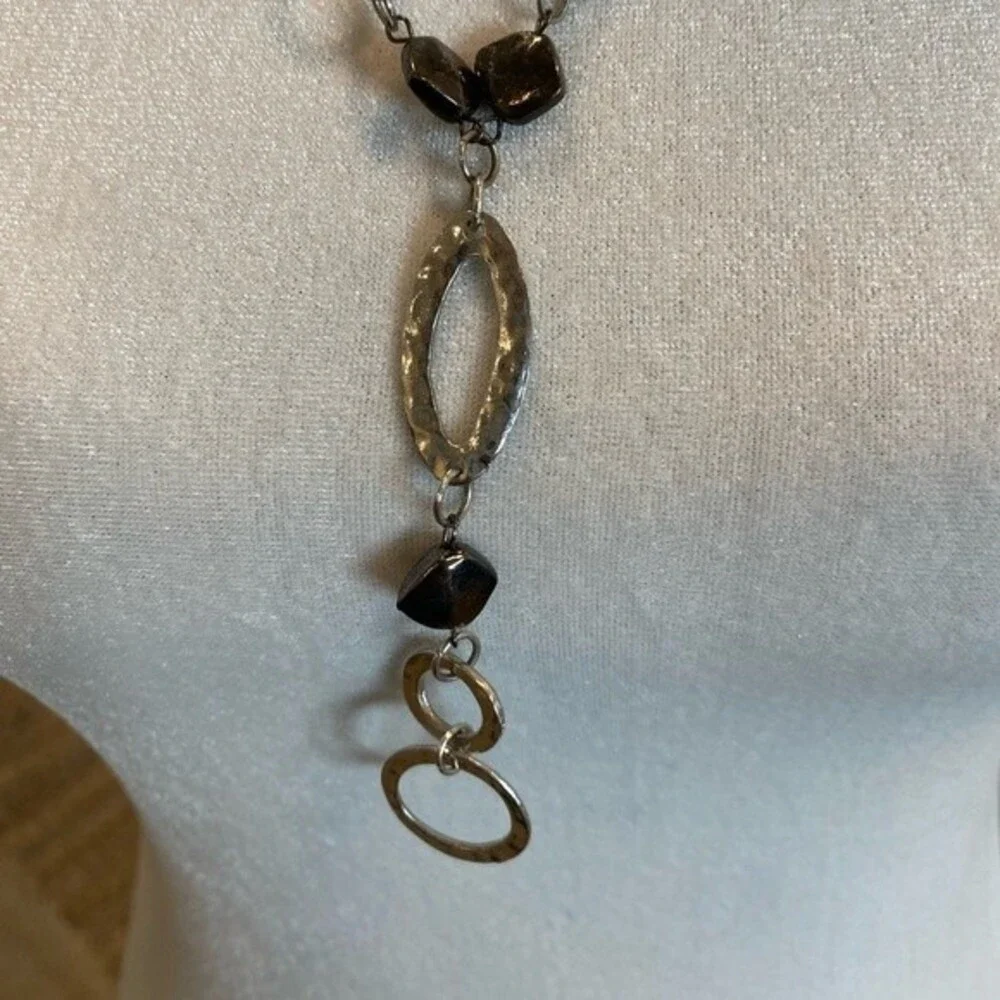 Hammered Silver and Stone Art Deco necklace. Adjustable length